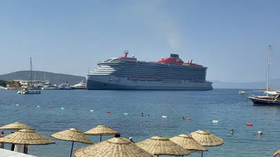 Bodrum’da 'Scarlet Lady' istilası: Tam 2 Bin 521 yolcu birden indi!