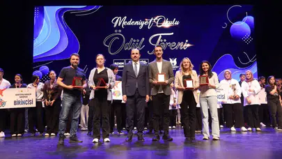 Konya’da gençlik rüzgarı: Medeniyet Okulu yarışmalarında ödüller sahiplerini buldu!