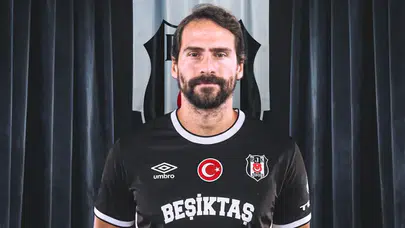 Beşiktaş'ta yarım kalan hikaye yeniden başlıyor: Şilili golcü imzayı attı!