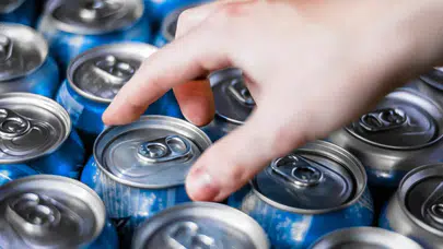 Alkol düzenlemesinde yeni dönem: Tabelalar sökülüyor, logolar tarih oluyor!