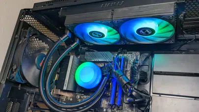 Sıvı soğutmada akıllı telefon boyutunda ekran şoku: Yeni nesil donanımlar tanıtıldı