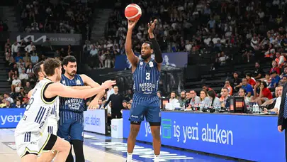 Anadolu Efes'ten dev hamle! Yıldız isimle nikah tazelendi!