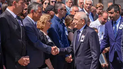 Meclis’te tarihi karşılaşma: Kılıçdaroğlu ve Özel tokalaştı ama buzlar eridi mi?