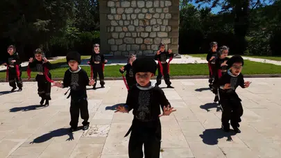 Tarihi Saat Kulesi’nde Kartal Kanadı: Miniklerin dansı büyük beğeni topladı