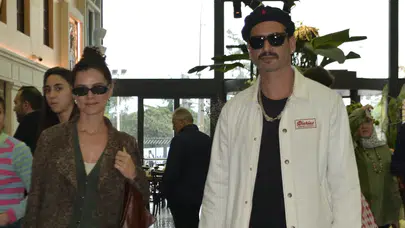 Özge Özpirinçci ve Burak Yamantürk ailece tatile çıkmaya hazırlanıyor