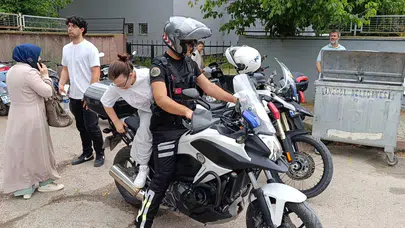 Kader anı 13 dakika! genç kızın YKS hayalini trafik polisi kurtardı