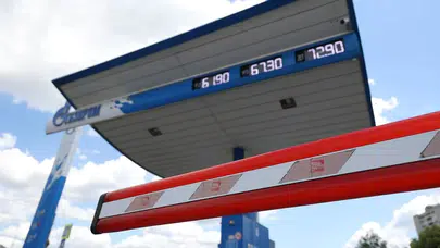 Rusya'da yakıt depolamak yasaklandı: İstasyonlara muhafız!