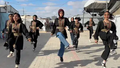 Savaşın gölgesinde direniş ritmi: Gazzeli çocuklar travmayı 'Debke' ile aşmaya çalışıyor