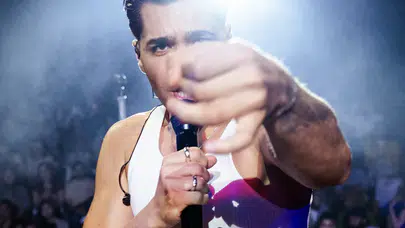 Emir Can İğrek'ten iki konserde iki büyük sürpriz