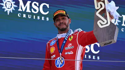 F1’de tarihi gün: Lewis Hamilton Barcelona’da zamanı durdurdu!