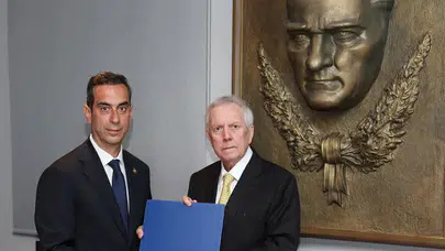 8 yıllık özlem bitti, belgeler imzalandı! Aziz Yıldırım yönetimi görevi devraldı