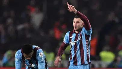Trabzonspor'da gece yarısı depremi: Yıldız isim resmen ayrıldı!