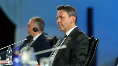 Bakan Bayraktar Küresel Arenadan dünyaya seslendi: Türkiye’den 20 milyar dolarlık dev enerji hamlesi!