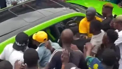 Lagos'ta Osimhen çılgınlığı! Yıldız golcü ülkesinde izdihama neden oldu