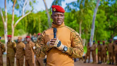 Fransa’ya Burkina Faso’dan rest: Yeni sömürgecilik suçlamasıyla ipler koptu!