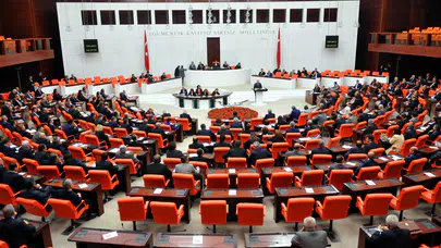 Özgür Özel ve Turhan Çömez'in de aralarında bulunduğu 12 vekilin dosyaları TBMM'de
