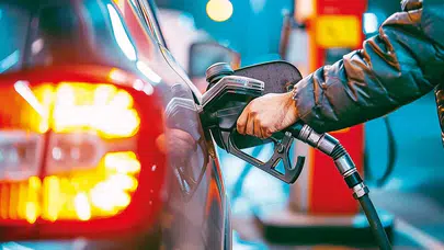 Petrol düştü, gözler pompada! Motorin fiyatları için kritik tarih açıklandı