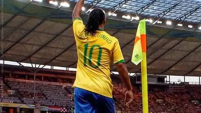 Futbol dünyasında yüzyılın geri dönüşü: 46 yaşındaki Ronaldinho yeniden sahalarda!