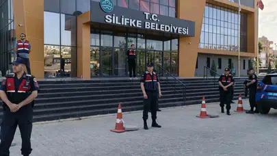 Mersin’de sıcak saatler: Silifke Belediyesi’ne şafak operasyonu!