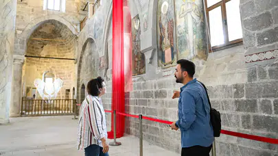 Diplomasiden kültür turuna: Yunan bakan Kapadokya’nın büyüsüne kapıldı!
