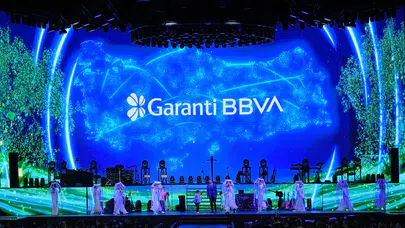 Tarkan ve Mor ve Ötesi ile dev organizasyon: Garanti BBVA 80. yılını 23 bin çalışanıyla kutladı!