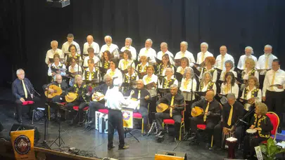Ege’den kıbrıs’a müzik köprüsü: Ayvalık Anadolu’dan sesler korosu büyüledi