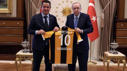 Cumhurbaşkanı Erdoğan iş insanı Acun Ilıcalı'yı Külliye'de kabul etti