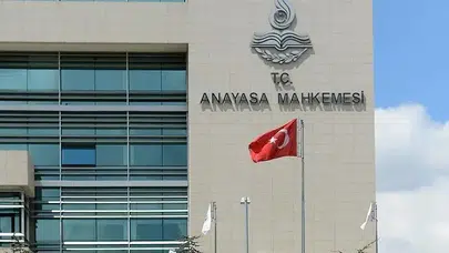 AYM’den tarihi karar: Süresiz nafakada 9 aylık geri sayım!