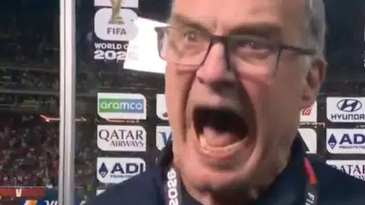 Dünya kupası'nda skandal anlar! Marcelo Bielsa canlı yayında muhabiri azarladı