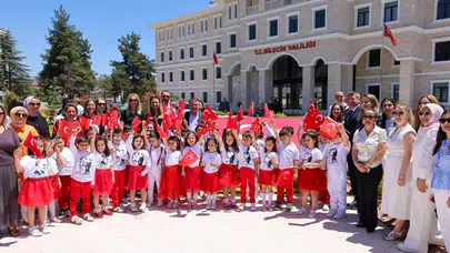 Bilecik'te muhteşem proje: 1071 minik el tek bir bayrak için birleşti
