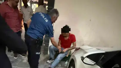Tartışma kanlı sona erdi! 20 yaşındaki genç bacağından bıçaklandı