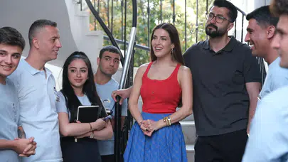 Ali Sürmeli ve ekibinden Akdeniz dalgası: 'Kıyma: hain eşer kendi düşer' izleyiciyle buluştu