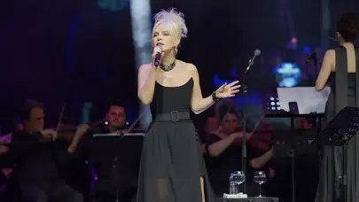 Ömür Gedik Harbiye sahnesinde yapay zekanın gerçekliği öldürdüğünü söyledi