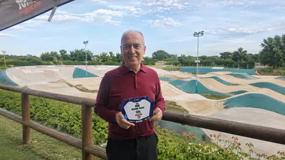 Dünya bisikletinin kalbi İtalya’da attı: Emin Müftüoğlu zirvenin merkezinde!