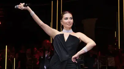 Ebru Yaşar'dan turne başlangıcı: Senfoni dediler diye heykel gibi durmayacağız
