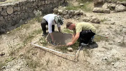 Karabük'te 1750 yıllık kadın mezarı keşfi: Tokaları bile duruyor!
