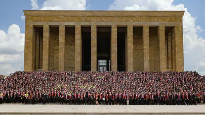 Koç Topluluğu 100. yılında 6 bin çalışanıyla Anıtkabir'de