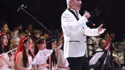 Bilfen Filarmoni Orkestrası Levent Yüksel ile sahne aldı