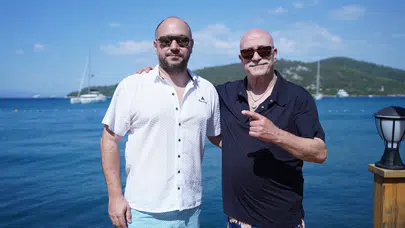 Yaşarken heykeli dikilen sanatçı