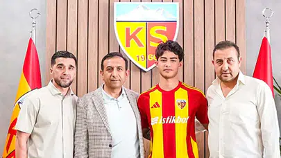 Kayserispor'da geleceğe yatırım: Genç yıldızla 3 yıllık imzalar atıldı!