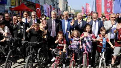 Arsin'de bisiklet festivali coşkusu, sporcular zorlu parkurda yarışıyor