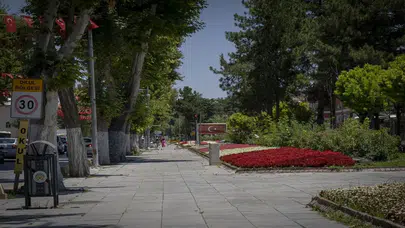 Malatya'da kavurucu hava etkisi: Çocuklar su savaşıyla serinledi