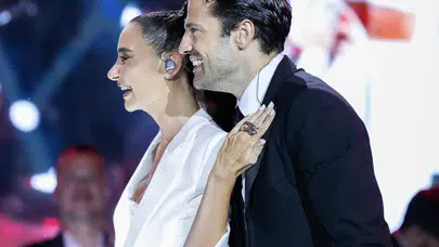 Konstantinos Argiros Harbiye Açıkhava konserinde Sıla ile sahne aldı