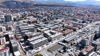 Depremin yaraları sarılıyor: Malatya Bakırcılar Çarşısı’nda ilk kepenkler açıldı!