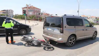 Karaman'da sabah kazası! Hafif ticari araçla çarpışan motosiklet sürücüsü yaralandı