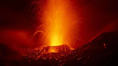 Avrupa’nın devinde büyük hareketlilik: Etna yanardağı uyandı!