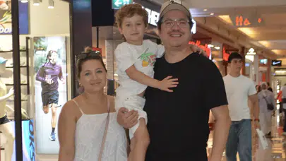 İbrahim Büyükak ve ailesinin İstinyePark'ta keyifli alışveriş günü