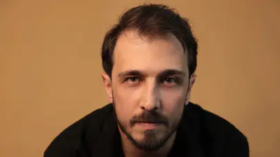 Emrah Altıntoprak kimdir? İmaj mı değiştirdi, yeni dizisi ve konusu ne, yönetmeni kim, ne zaman, hangi rolde, dizi nerede çekiliyor?