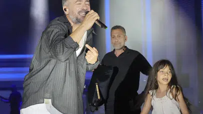 Resul Dindar Sakarya Kültür Yolu Festivali'nde kızını sahneye çıkardı
