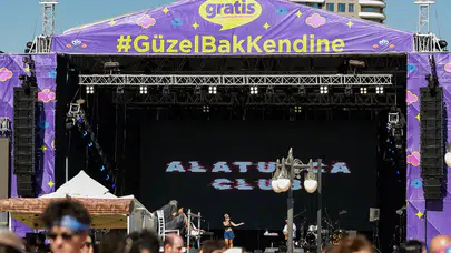 Gratis Fest İzmir durağında sekiz bin kişiyi müzik ve güzellikle buluşturdu